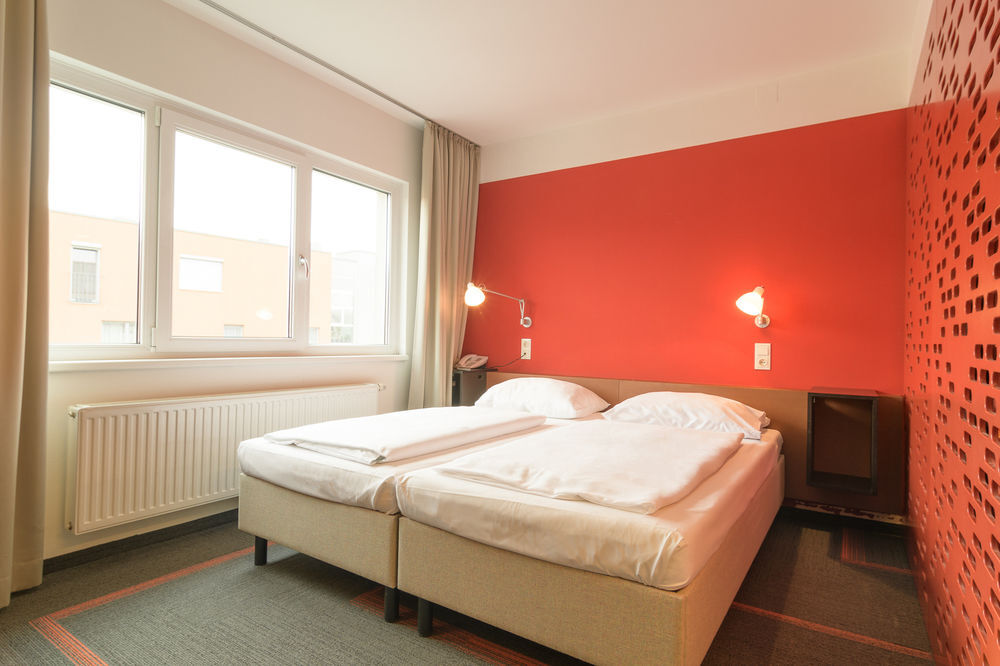 Kyriad Vienna Altmannsdorf Exteriör bild